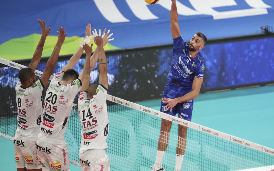 La Top Volley Cisterna lotta con Trento ma cede 3-1 dopo aver vinto il primo set e perso ai vantaggi il secondo. Kovac: «Qualcosa di buono s’è visto»